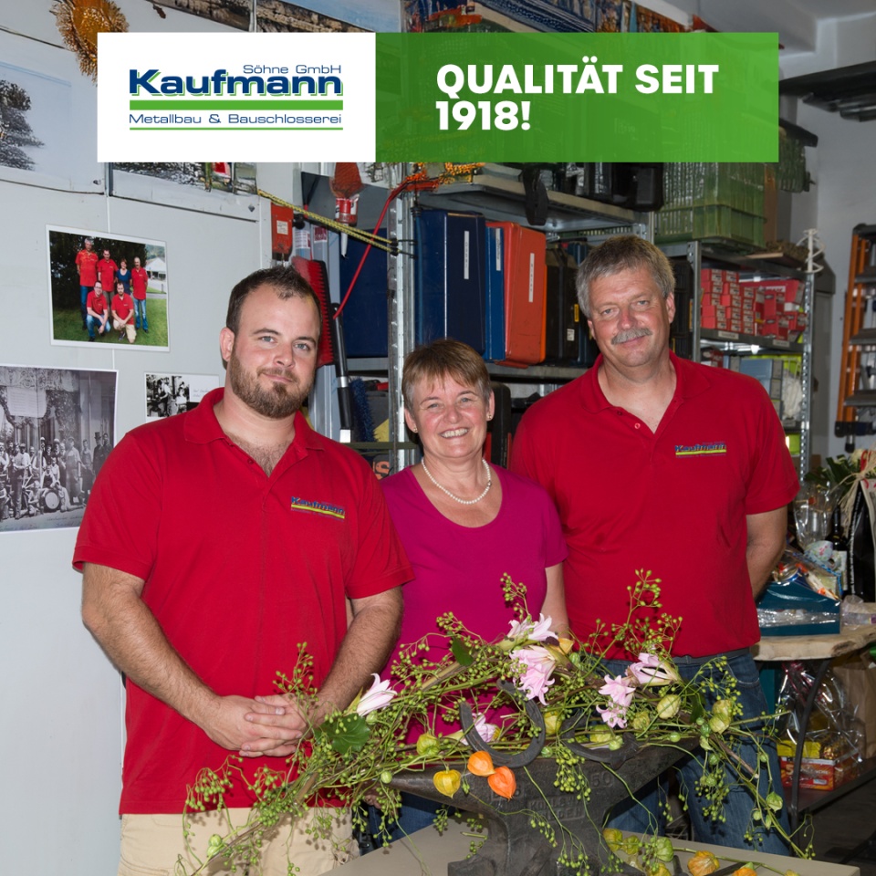 Tradition trifft Moderne: Qualität seit 1918! - Wussten Sie, dass die Kaufmann Söhne GmbH bereits in der 4. Generation für Sie im Einsatz ist? Im Jahr 2018 durften wir stolz unser 100-jähriges Firmenjubiläum feiern – ein Meilenstein, der unsere tiefe Verwurzelung im Metallbauhandwerk zeigt.